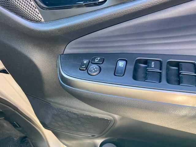 ソリオ ＨＹＢＲＩＤ　ＳＺ　２型　衝突軽減ブレーキ　ナビゲーション　純正ナビ　Ｂｌｕｅｔｏｏｔｈ　オートライト　スライドドア　プッシュスタート　オートエアコン　シートヒーター　スズキセーフティーサポート　衝突被害軽減システム　アイドリングストップ　衝突安全ボディ（13枚目）