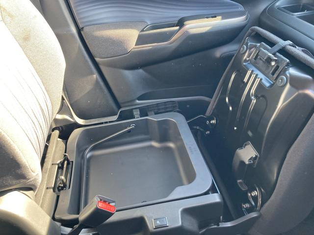 ソリオ ＨＹＢＲＩＤ　ＳＺ　２型　衝突軽減ブレーキ　ナビゲーション　純正ナビ　Ｂｌｕｅｔｏｏｔｈ　オートライト　スライドドア　プッシュスタート　オートエアコン　シートヒーター　スズキセーフティーサポート　衝突被害軽減システム　アイドリングストップ　衝突安全ボディ（16枚目）