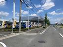 国道152号線(飛龍街道)沿い 浜松駅から北に向かう直線道路沿いのスズキの大きな看板が目印です。 【電話 053-431-6761】 営業時間10時〜18時30分 【 定休日 火曜日 第3水曜日 】