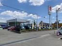 当店は、新車と中古車の併売店舗になります。サービス工場も併設しておりますので、販売からアフターサービスまでお任せください。