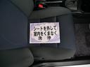 室内外はもちろん、シートを外してニオイの元となるフロアカーペットまで消臭・除菌を実施。中古車を気持ちよくお乗りいただけるクリーニングサービスです。詳細は販売店スタッフまでおたずねください。