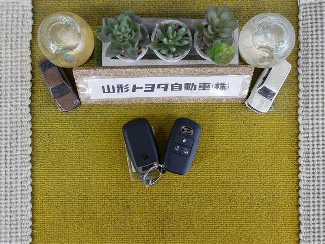 キーを取り出さずにドアを施錠&解錠。クルマの始動も可能です。