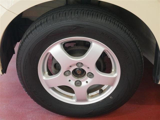 アルミホイール付！鉄ホイールと違って軽いので燃費にも影響してきます。ガソリンの高騰に少しは貢献します！足元がきまります。