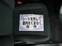 室内外はもちろん、シートを外してニオイの元となるフロアカーペットまで消臭・除菌を実施。中古車を気持ちよくお乗りいただけるクリーニングサービスです。詳細は販売店スタッフまでおたずねください。