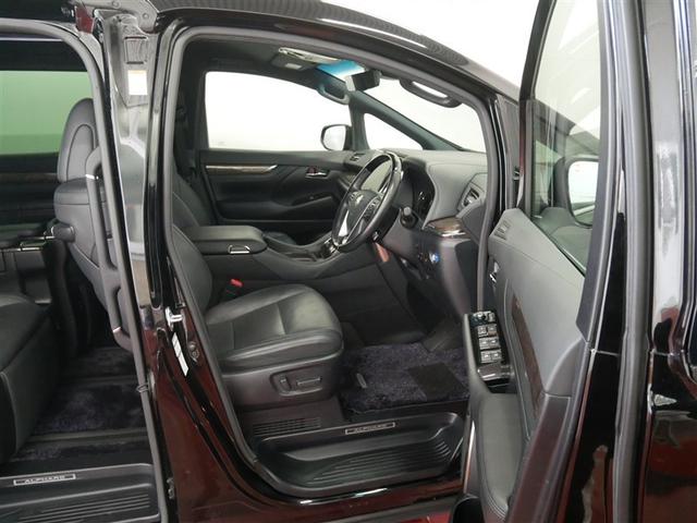 アルファードハイブリッド ＨＶ　革シート　４ＷＤ　フルセグ　メモリーナビ　ＤＶＤ再生　ミュージックプレイヤー接続可　後席モニター　バックカメラ　衝突被害軽減システム　ＥＴＣ　ドラレコ　両側電動スライド　ＨＩＤヘッドライト　３列シート（6枚目）