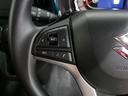 ステアリングスイッチ付き。前方から目を離すことなく操作することが可能です。