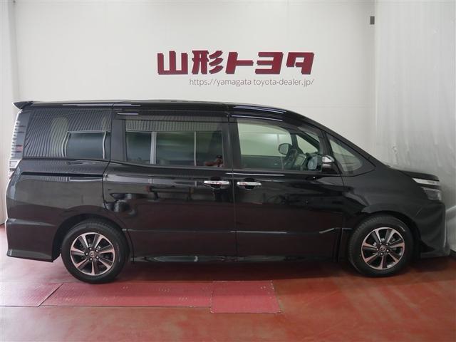 ヴォクシー ZS 煌III フルセグ メモリーナビ DVD再生 後席モニター バックカメラ 衝突被害軽減システム ETC 両側電動スライド LEDヘッドランプ ウオークスルー 乗車定員7人 3列シート ワンオーナー(3枚目)