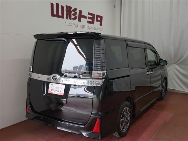 ヴォクシー ZS 煌III フルセグ メモリーナビ DVD再生 後席モニター バックカメラ 衝突被害軽減システム ETC 両側電動スライド LEDヘッドランプ ウオークスルー 乗車定員7人 3列シート ワンオーナー(4枚目)