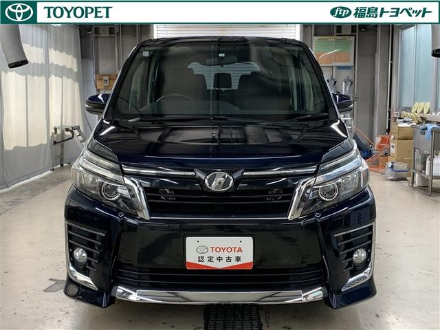 ヴォクシー ＺＳ　４ＷＤ　フルセグ　メモリーナビ　ＤＶＤ再生　バックカメラ　ＥＴＣ　電動スライドドア　ＬＥＤヘッドランプ　ウオークスルー　乗車定員７人　３列シート　ワンオーナー　アイドリングストップ（2枚目）