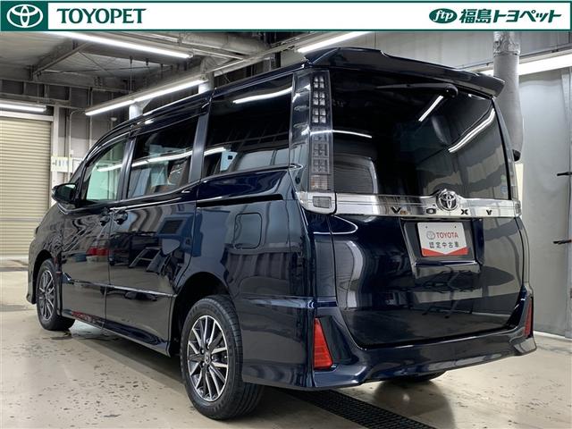 ヴォクシー ＺＳ　４ＷＤ　フルセグ　メモリーナビ　ＤＶＤ再生　バックカメラ　ＥＴＣ　電動スライドドア　ＬＥＤヘッドランプ　ウオークスルー　乗車定員７人　３列シート　ワンオーナー　アイドリングストップ（4枚目）