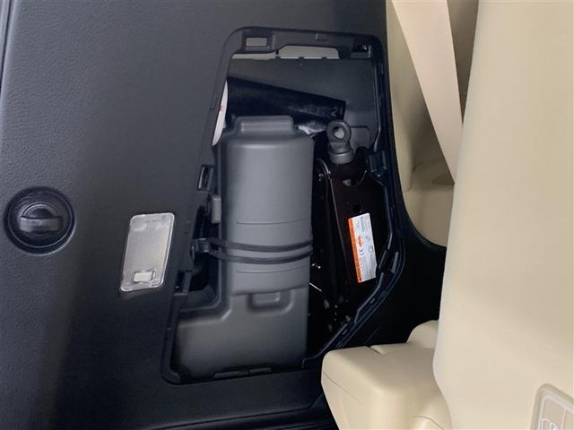 アルファードハイブリッド Ｘ　４ＷＤ　フルセグ　メモリーナビ　ＤＶＤ再生　後席モニター　バックカメラ　衝突被害軽減システム　ＥＴＣ　両側電動スライド　ＬＥＤヘッドランプ　乗車定員７人　３列シート　ワンオーナー（12枚目）