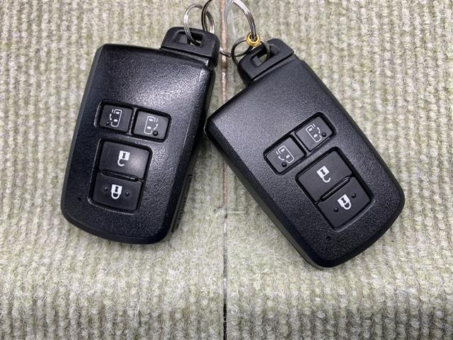 アルファードハイブリッド Ｘ　４ＷＤ　フルセグ　メモリーナビ　ＤＶＤ再生　後席モニター　バックカメラ　衝突被害軽減システム　ＥＴＣ　両側電動スライド　ＬＥＤヘッドランプ　乗車定員７人　３列シート　ワンオーナー（16枚目）