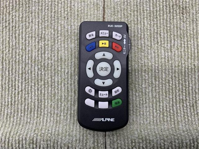 アルファードハイブリッド Ｘ　４ＷＤ　フルセグ　メモリーナビ　ＤＶＤ再生　後席モニター　バックカメラ　衝突被害軽減システム　ＥＴＣ　両側電動スライド　ＬＥＤヘッドランプ　乗車定員７人　３列シート　ワンオーナー（17枚目）