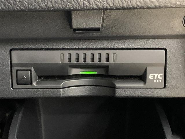アルファードハイブリッド Ｘ　４ＷＤ　フルセグ　メモリーナビ　ＤＶＤ再生　後席モニター　バックカメラ　衝突被害軽減システム　ＥＴＣ　両側電動スライド　ＬＥＤヘッドランプ　乗車定員７人　３列シート　ワンオーナー（21枚目）