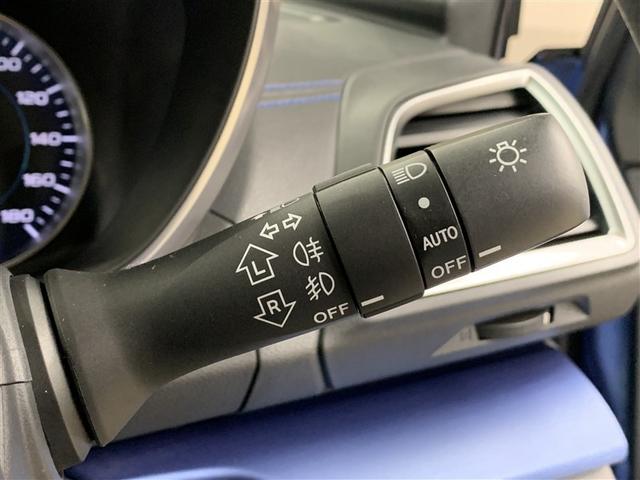 車外の明るさによって自動で点灯・消灯するオートライトも搭載