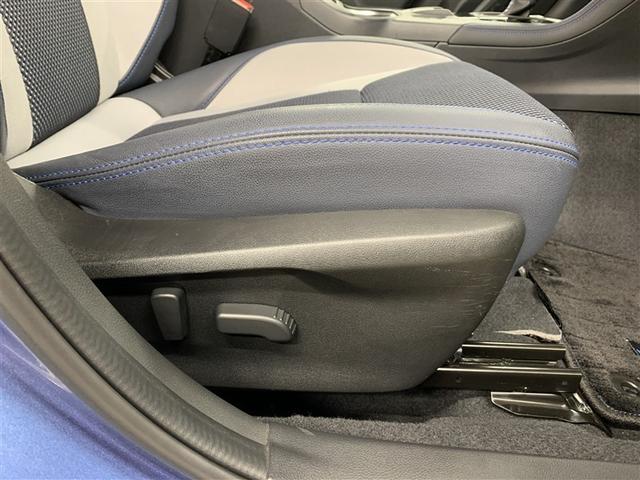 パワーシート搭載、微妙な調整が手軽にでき、ピッタリのポジションで運転することが可能です。