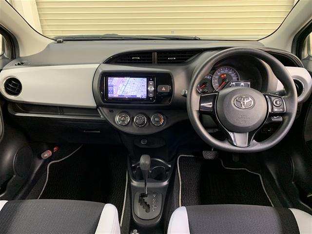 ヴィッツ １．３Ｆ　スマートスタイル　フルセグ　メモリーナビ　ＤＶＤ再生　バックカメラ　ＥＴＣ　ワンオーナー　アイドリングストップ（7枚目）