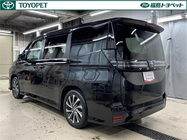 ヴォクシー ハイブリッドＳ－Ｚ　フルセグ　メモリーナビ　ＤＶＤ再生　ミュージックプレイヤー接続可　バックカメラ　衝突被害軽減システム　ＥＴＣ　両側電動スライド　ＬＥＤヘッドランプ　乗車定員７人　３列シート　ワンオーナー（4枚目）