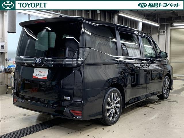 ヴォクシー ハイブリッドＳ－Ｚ　フルセグ　メモリーナビ　ＤＶＤ再生　ミュージックプレイヤー接続可　バックカメラ　衝突被害軽減システム　ＥＴＣ　両側電動スライド　ＬＥＤヘッドランプ　乗車定員７人　３列シート　ワンオーナー（5枚目）