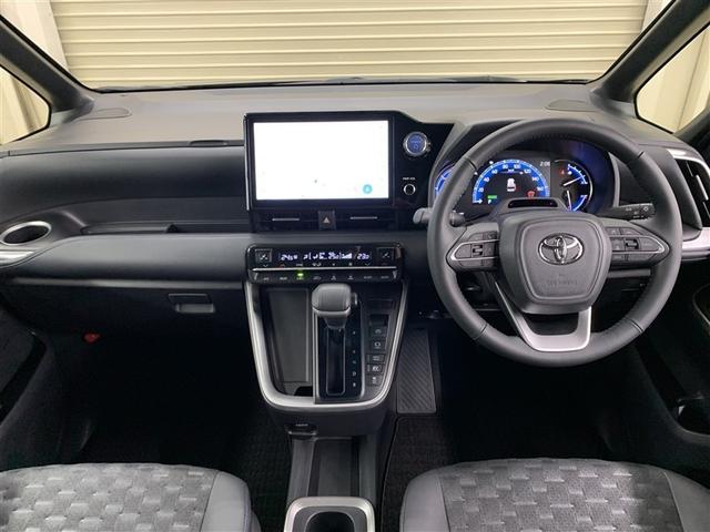 ヴォクシー ハイブリッドＳ－Ｚ　フルセグ　メモリーナビ　ＤＶＤ再生　ミュージックプレイヤー接続可　バックカメラ　衝突被害軽減システム　ＥＴＣ　両側電動スライド　ＬＥＤヘッドランプ　乗車定員７人　３列シート　ワンオーナー（7枚目）