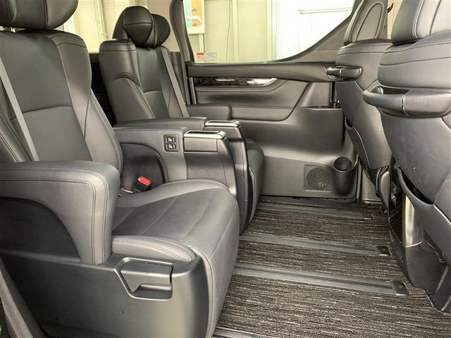 アルファードハイブリッド SR Cパッケージ サンルーフ 4WD フルセグ メモリーナビ DVD再生 ミュージックプレイヤー接続可 後席モニター バックカメラ 衝突被害軽減システム ETC 両側電動スライド LEDヘッドランプ 乗車定員7人(10枚目)