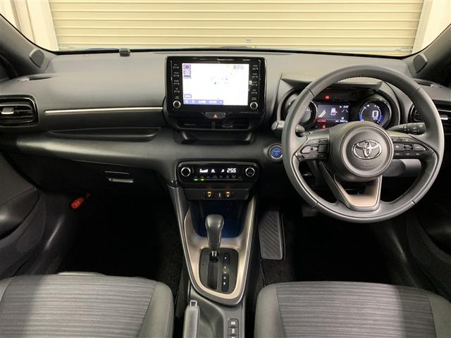 ヤリス ハイブリッドＺ　メモリーナビ　ミュージックプレイヤー接続可　バックカメラ　衝突被害軽減システム　ＥＴＣ　ドラレコ　ＬＥＤヘッドランプ（8枚目）