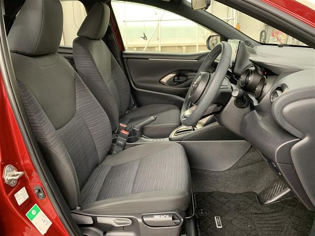 ヤリス ハイブリッドＺ　メモリーナビ　ミュージックプレイヤー接続可　バックカメラ　衝突被害軽減システム　ＥＴＣ　ドラレコ　ＬＥＤヘッドランプ（9枚目）