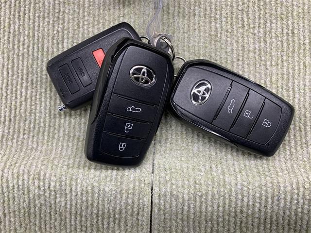 ハリアーハイブリッド Ｚ　レザーパッケージ　革シート　４ＷＤ　フルセグ　メモリーナビ　ミュージックプレイヤー接続可　バックカメラ　衝突被害軽減システム　ＥＴＣ　ドラレコ　ＬＥＤヘッドランプ　ワンオーナー　フルエアロ（16枚目）