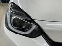 LEDヘッドライトです。デザイン性がよくとても明るいので、夜間の走行や悪天候でも安心です。