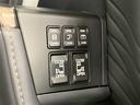 電動スライドドアスイッチ。運転席から電動スライドドア左右の開閉操作可能