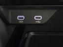 充電用USB端子付き。スマートフォンなどの充電に便利です。