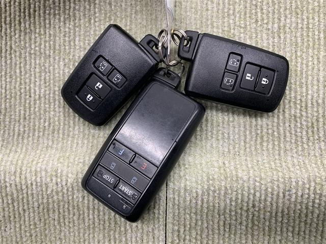 アルファードハイブリッド Ｇ　４ＷＤ　フルセグ　メモリーナビ　ＤＶＤ再生　バックカメラ　衝突被害軽減システム　ＥＴＣ　ドラレコ　両側電動スライド　ＬＥＤヘッドランプ　乗車定員７人　３列シート　ワンオーナー（16枚目）