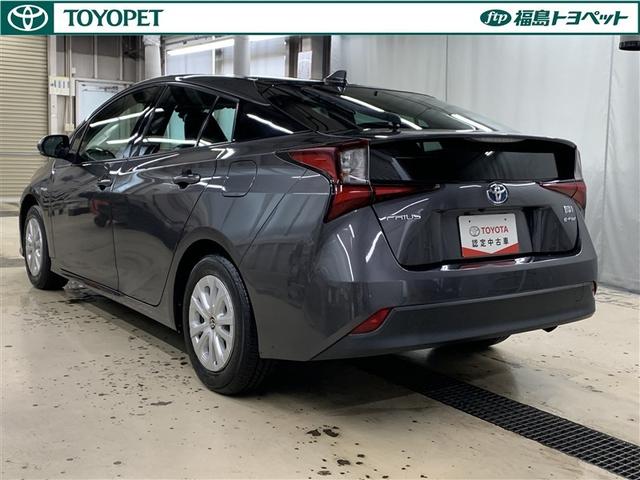 プリウス Ｓ　４ＷＤ　メモリーナビ　ミュージックプレイヤー接続可　バックカメラ　衝突被害軽減システム　ＥＴＣ　ＬＥＤヘッドランプ（4枚目）