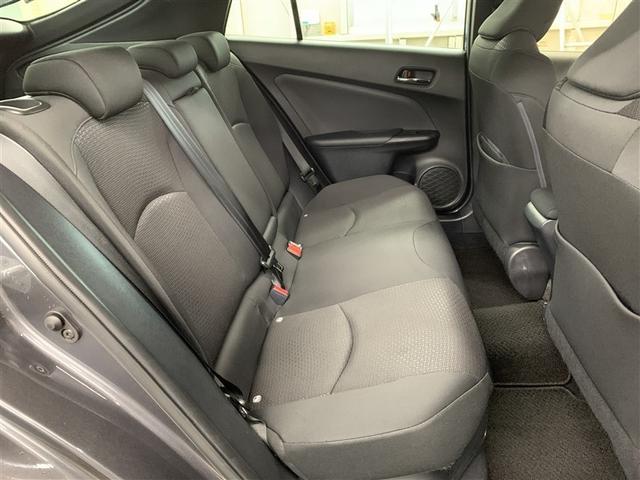 プリウス Ｓ　４ＷＤ　メモリーナビ　ミュージックプレイヤー接続可　バックカメラ　衝突被害軽減システム　ＥＴＣ　ＬＥＤヘッドランプ（10枚目）