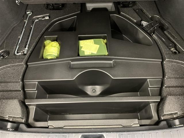 プリウス Ｓ　４ＷＤ　メモリーナビ　ミュージックプレイヤー接続可　バックカメラ　衝突被害軽減システム　ＥＴＣ　ＬＥＤヘッドランプ（12枚目）