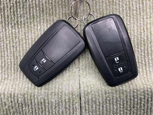 プリウス Ｓ　４ＷＤ　メモリーナビ　ミュージックプレイヤー接続可　バックカメラ　衝突被害軽減システム　ＥＴＣ　ＬＥＤヘッドランプ（16枚目）