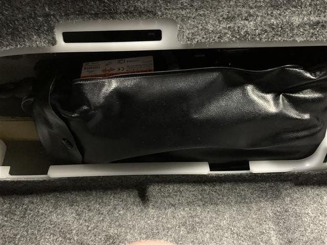 ヴォクシー ハイブリッドＺＳ　煌ＩＩ　フルセグ　メモリーナビ　ＤＶＤ再生　バックカメラ　衝突被害軽減システム　ＥＴＣ　ドラレコ　両側電動スライド　ＬＥＤヘッドランプ　乗車定員７人　３列シート　ワンオーナー（12枚目）