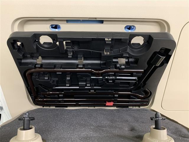 タイヤトラブルに備えたアイテムを収納