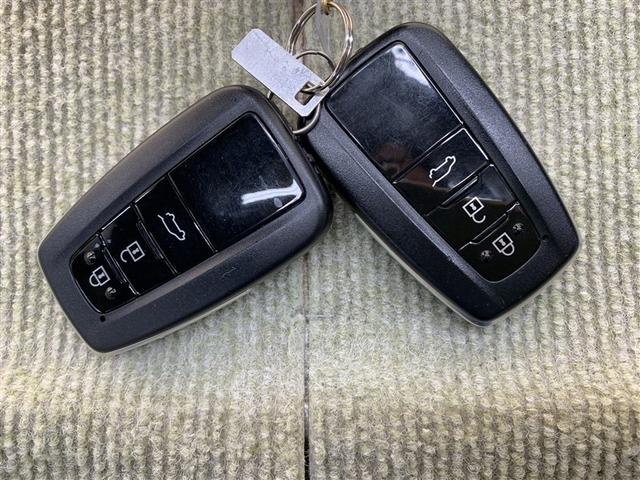 キーを取り出さずにドアを施錠＆解錠。クルマの始動も可能です。