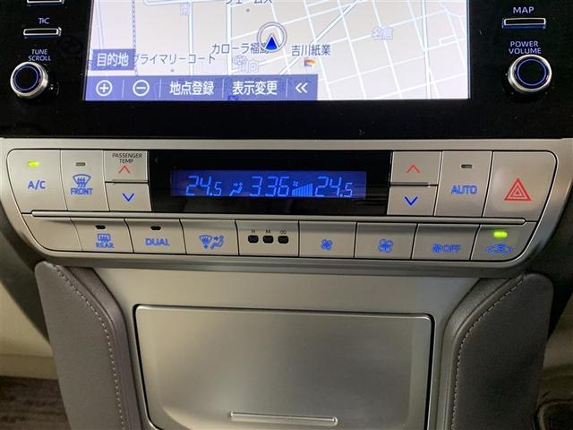 左右独立温度コントロールフルオートエアコンです。運転席、助手席それぞれで独立して温度設定ができます。