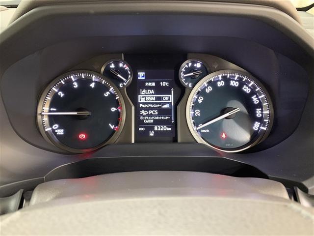 さまざまな情報を集約し、わかりやすく表示したメーターパネル