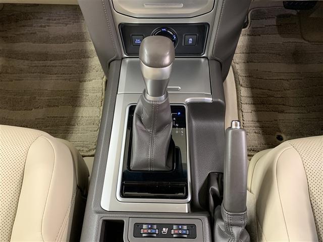 操作性に優れたシフトノブ形状です。