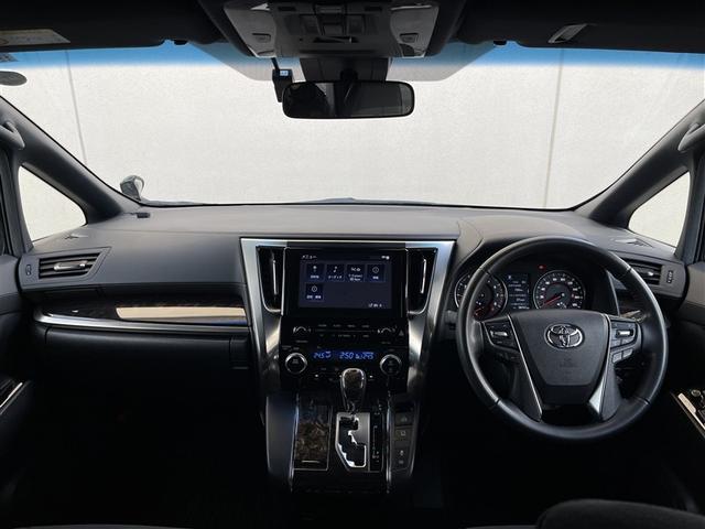 アルファード ２．５Ｓ　タイプゴールドＩＩ　フルセグ　メモリーナビ　ＤＶＤ再生　ミュージックプレイヤー接続可　後席モニター　バックカメラ　衝突被害軽減システム　ＥＴＣ　両側電動スライド　ＬＥＤヘッドランプ　乗車定員７人　３列シート（8枚目）