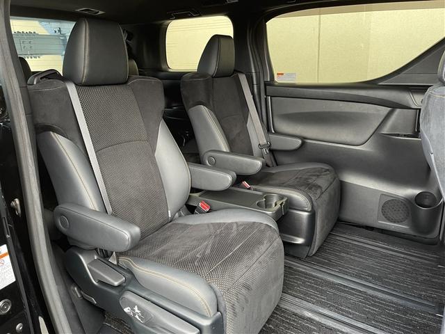 アルファード ２．５Ｓ　タイプゴールドＩＩ　フルセグ　メモリーナビ　ＤＶＤ再生　ミュージックプレイヤー接続可　後席モニター　バックカメラ　衝突被害軽減システム　ＥＴＣ　両側電動スライド　ＬＥＤヘッドランプ　乗車定員７人　３列シート（28枚目）