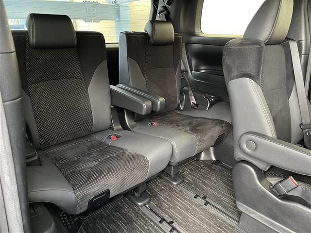 アルファード ２．５Ｓ　タイプゴールドＩＩ　フルセグ　メモリーナビ　ＤＶＤ再生　ミュージックプレイヤー接続可　後席モニター　バックカメラ　衝突被害軽減システム　ＥＴＣ　両側電動スライド　ＬＥＤヘッドランプ　乗車定員７人　３列シート（29枚目）