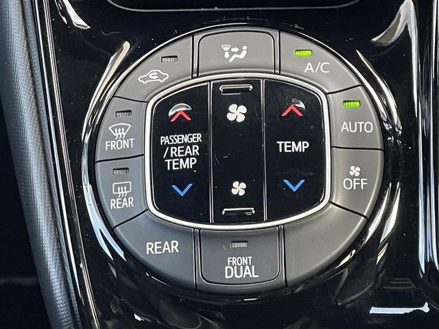 ノア Ｓｉ　ダブルバイビーＩＩＩ　フルセグ　メモリーナビ　バックカメラ　衝突被害軽減システム　ＥＴＣ　両側電動スライド　ＬＥＤヘッドランプ　乗車定員７人　３列シート　記録簿（20枚目）