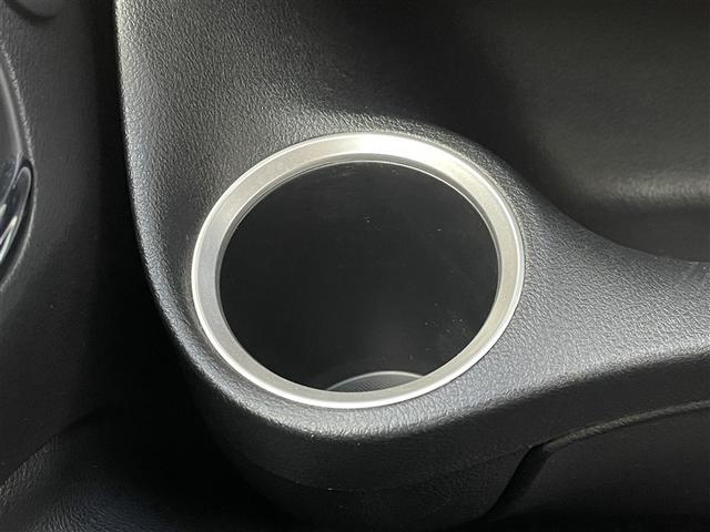 シエンタ G 4WD フルセグ メモリーナビ ミュージックプレイヤー接続可 バックカメラ 衝突被害軽減システム ETC 両側電動スライド LEDヘッドランプ 乗車定員6人 3列シート(30枚目)