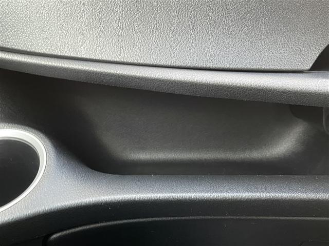 シエンタ G 4WD フルセグ メモリーナビ ミュージックプレイヤー接続可 バックカメラ 衝突被害軽減システム ETC 両側電動スライド LEDヘッドランプ 乗車定員6人 3列シート(32枚目)