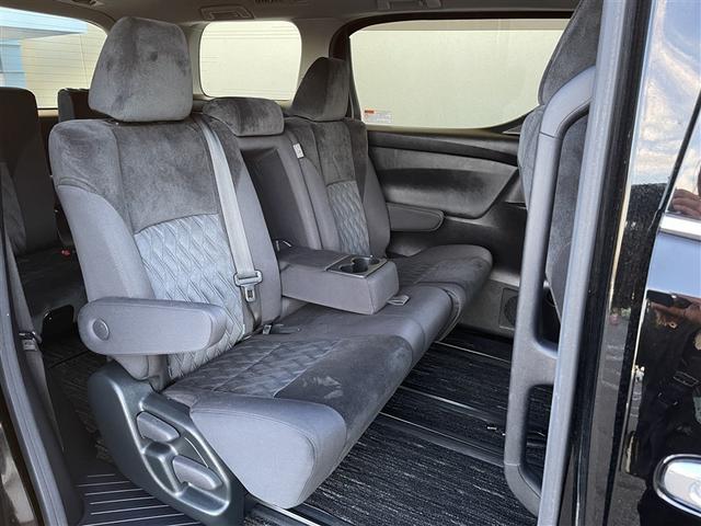 アルファード ２．５Ｓ　４ＷＤ　フルセグ　メモリーナビ　ミュージックプレイヤー接続可　バックカメラ　衝突被害軽減システム　ＥＴＣ　両側電動スライド　ＬＥＤヘッドランプ　乗車定員８人　３列シート　フルエアロ　記録簿（27枚目）