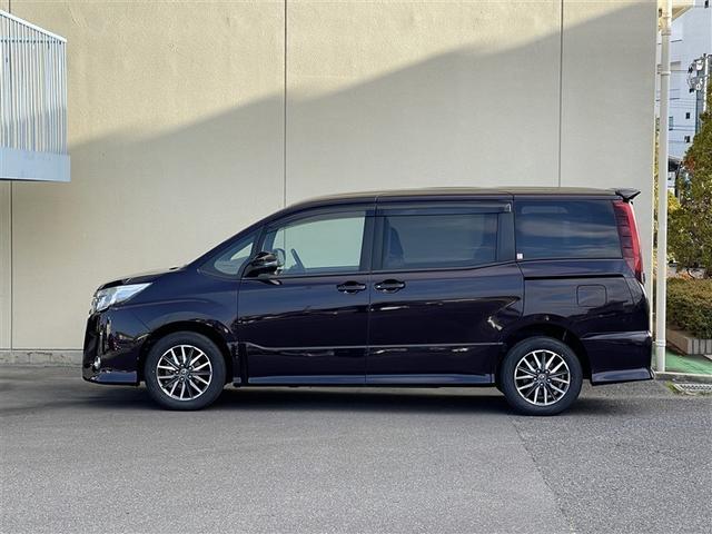 ノア Ｓｉ　４ＷＤ　フルセグ　メモリーナビ　ＤＶＤ再生　バックカメラ　ＥＴＣ　電動スライドドア　ＬＥＤヘッドランプ　乗車定員７人　３列シート　ワンオーナー　記録簿　アイドリングストップ（2枚目）